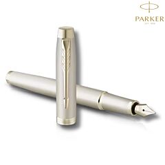 Kakovostni Parker IM Monochrome nalivnik v barvi šampanjca s površino in zaključki v enotnem tonu - AFORUM.shop