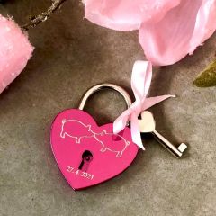 Ljubezenska ključavnica z gravuro "srce - roza"